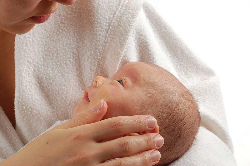 bathing your newborn baby - Babysense
